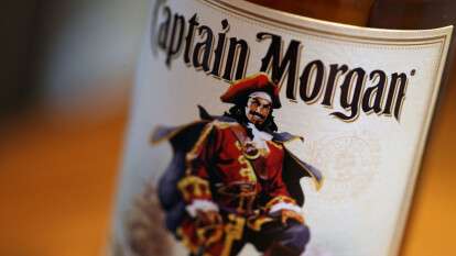 Днепровский "пират" пытался вынести три бутылки рома "Captain Morgan" из магазина