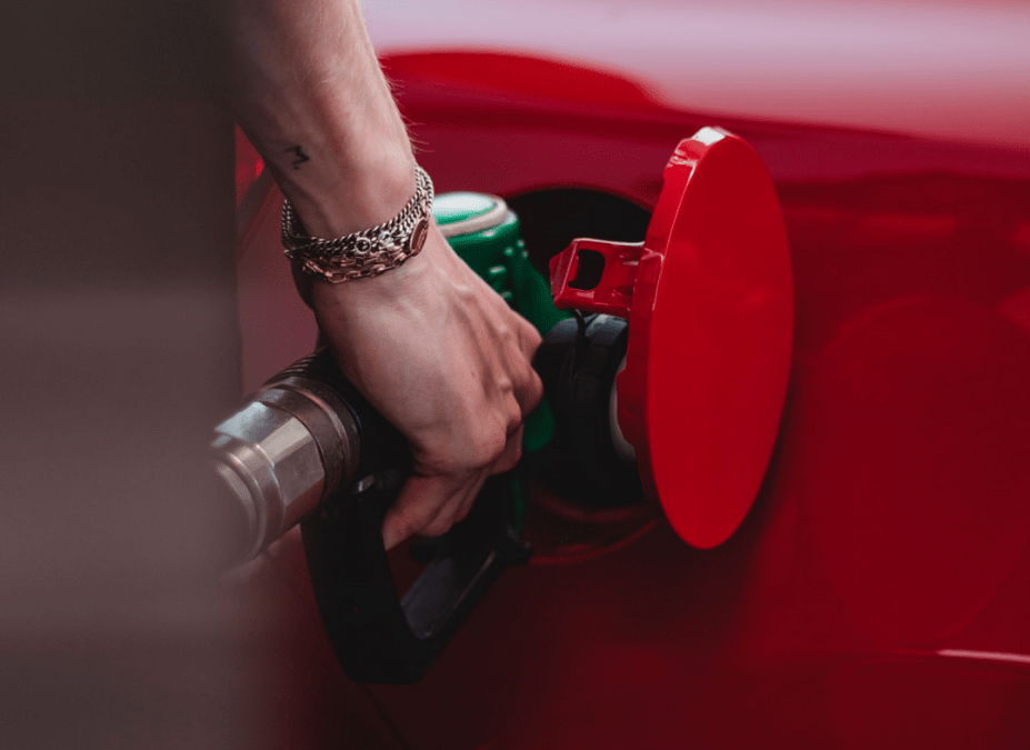 Крупные украинские сети АЗС подняли цены на бензин