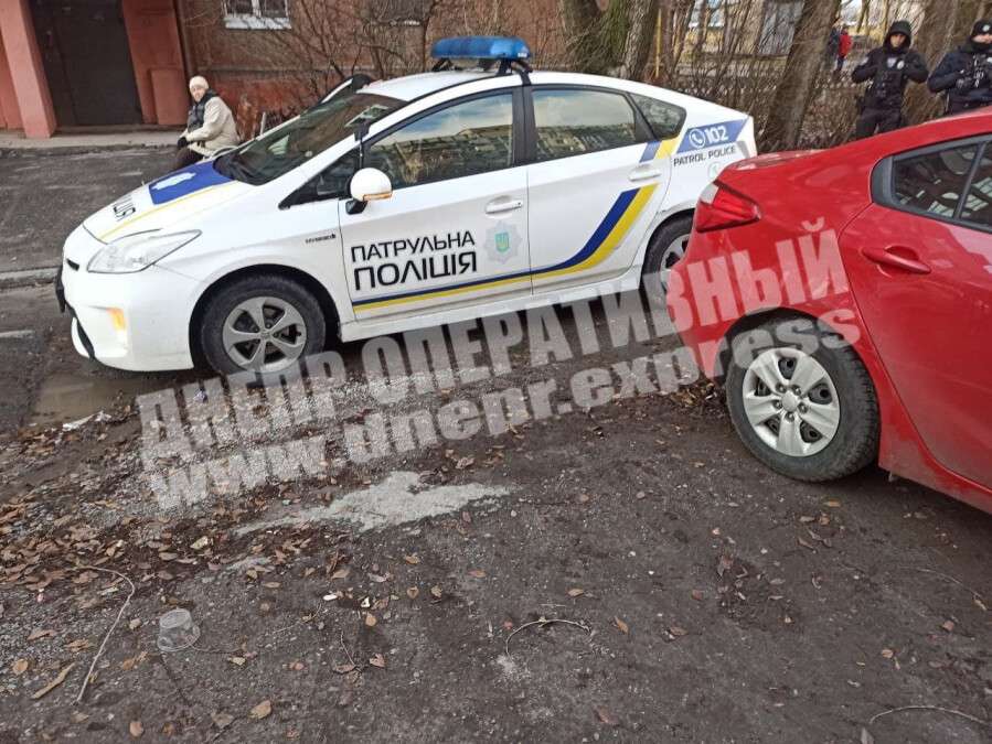 В Днепре на Гладкова Kia Forte въехал в полицейский Toyota Prius