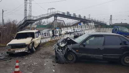 В Днепре водитель Volkswsgen не справился с управлением и выехал на "встречку": пострадала женщина