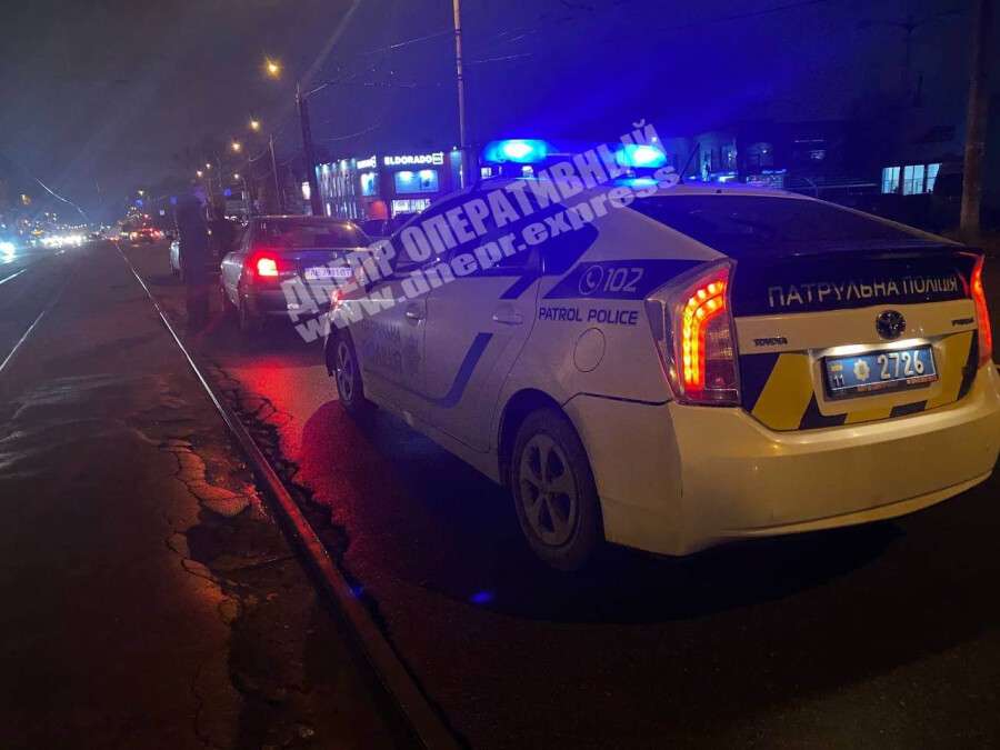 В Днепре на проспекте Богдана Хмельницкого автомобиль Mazda сбил пьяного пешехода