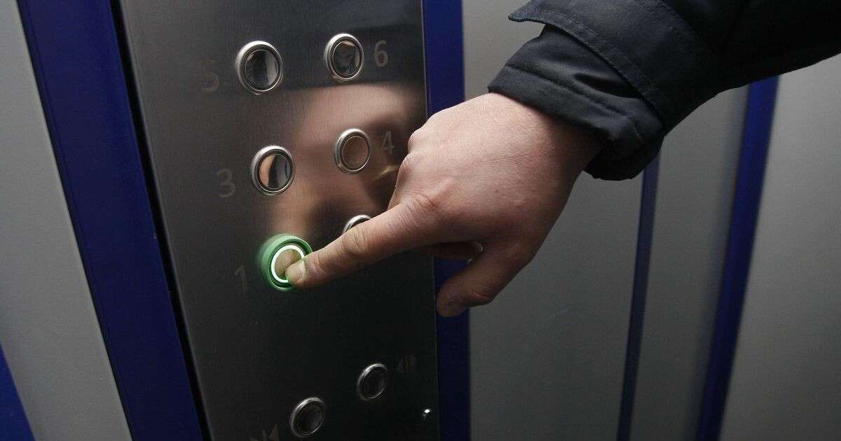 что делать если застрял в лифте