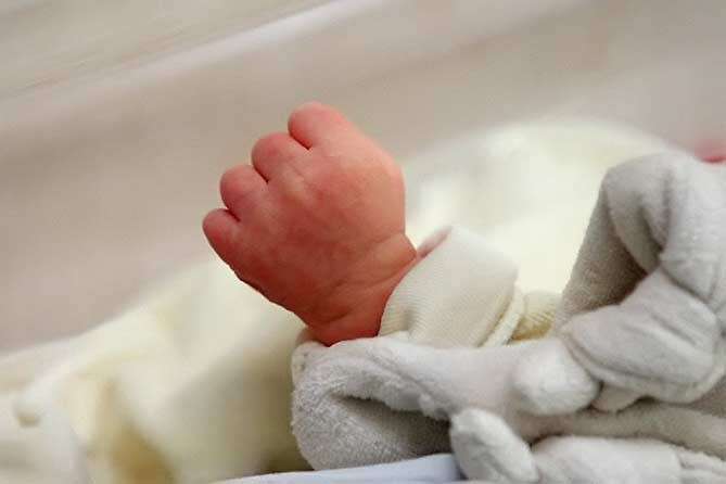 В Днепре женщина выбросила новорожденного в туалет и рассказала полиции, что продала его