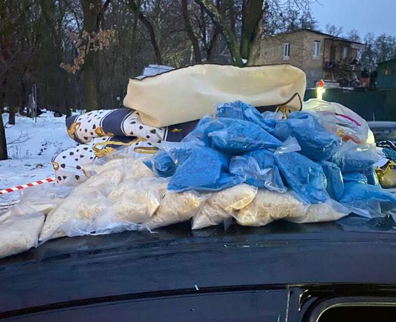 В Киеве водитель вез в машине наркотики на 20 миллионов