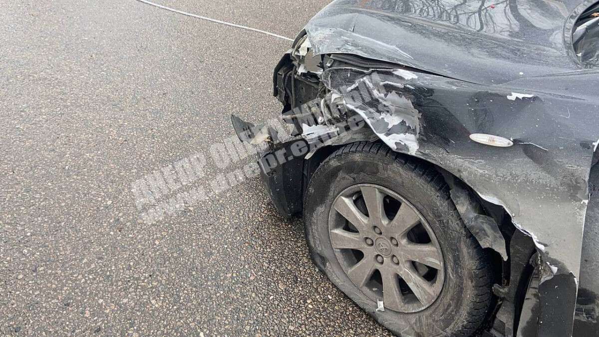 В Днепре на Запорожском шоссе Toyota на скорости врезалась в Hyundai