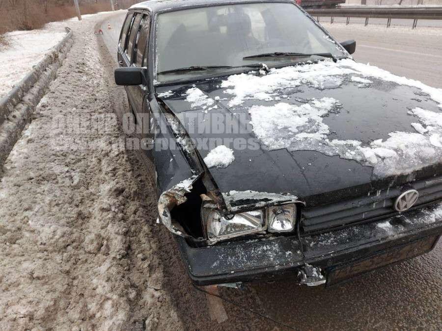 В Днепре на Набережной Заводской водитель такси врезался в Mitsubishi