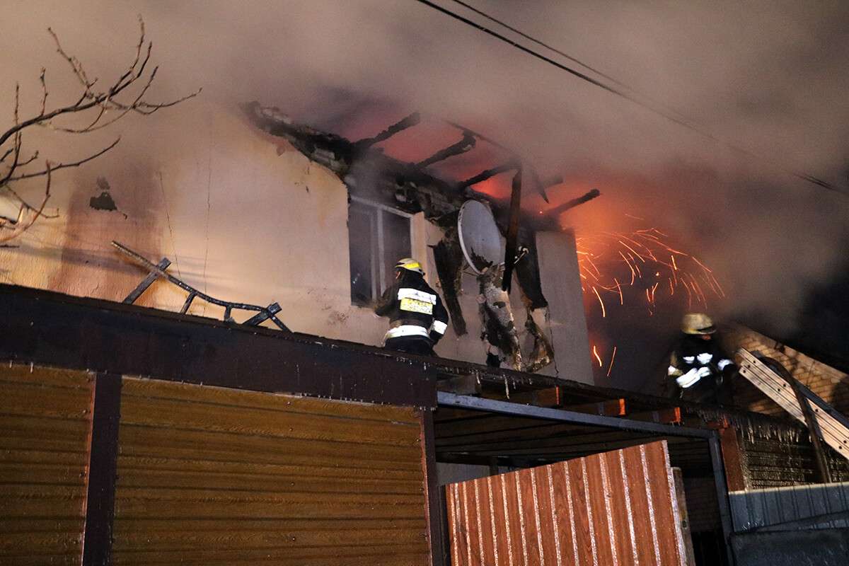 Днепр пожар на Карпатской в дачном доме2