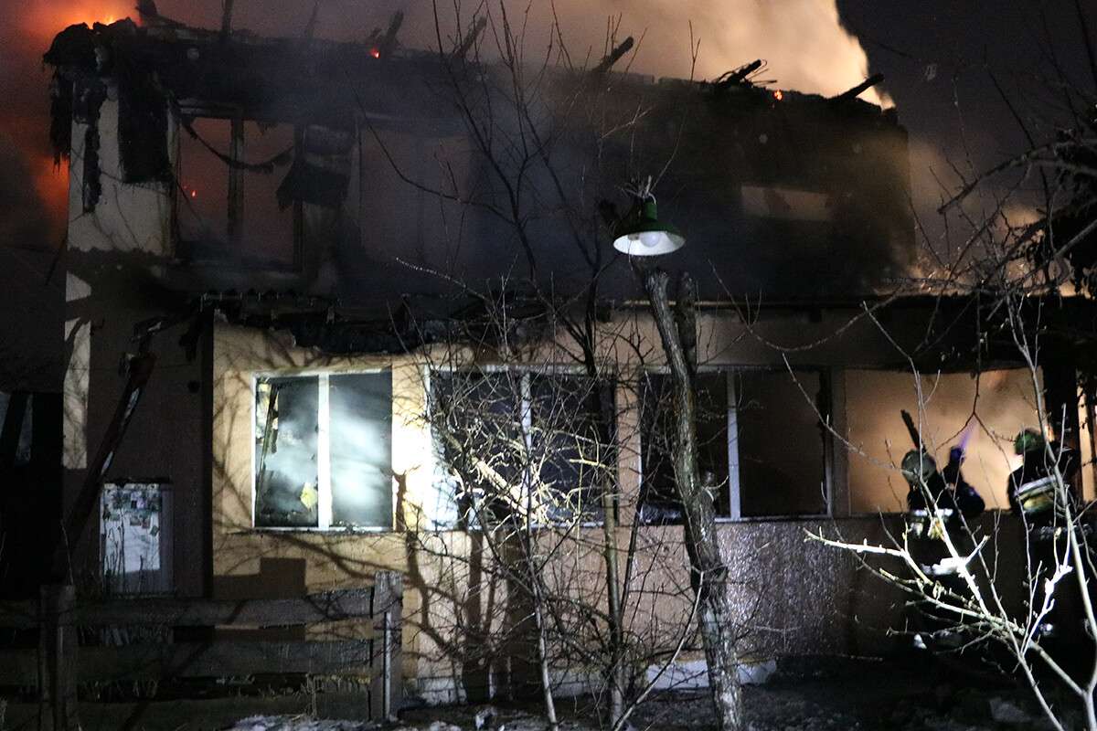 Днепр пожар на Карпатской в дачном доме4