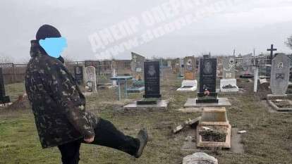В Покровском районе вандал разрушал памятники