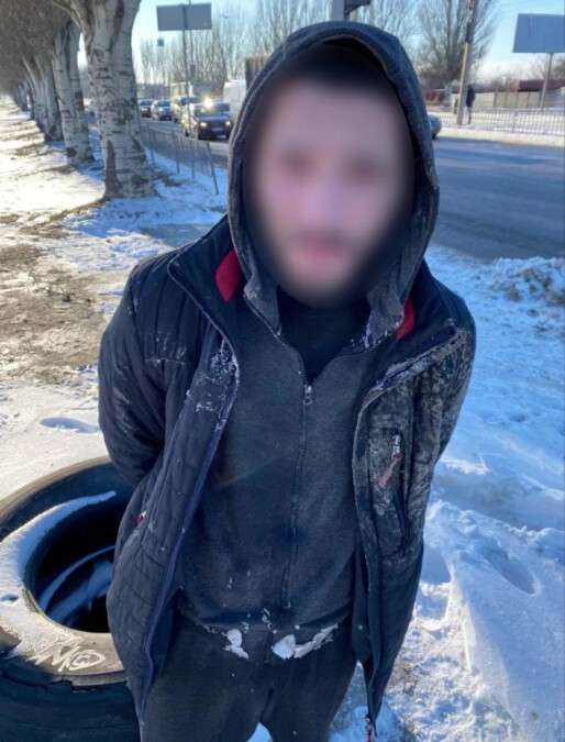 В Днепре на Донецком шоссе мужчина отобрал телефон у ребенка