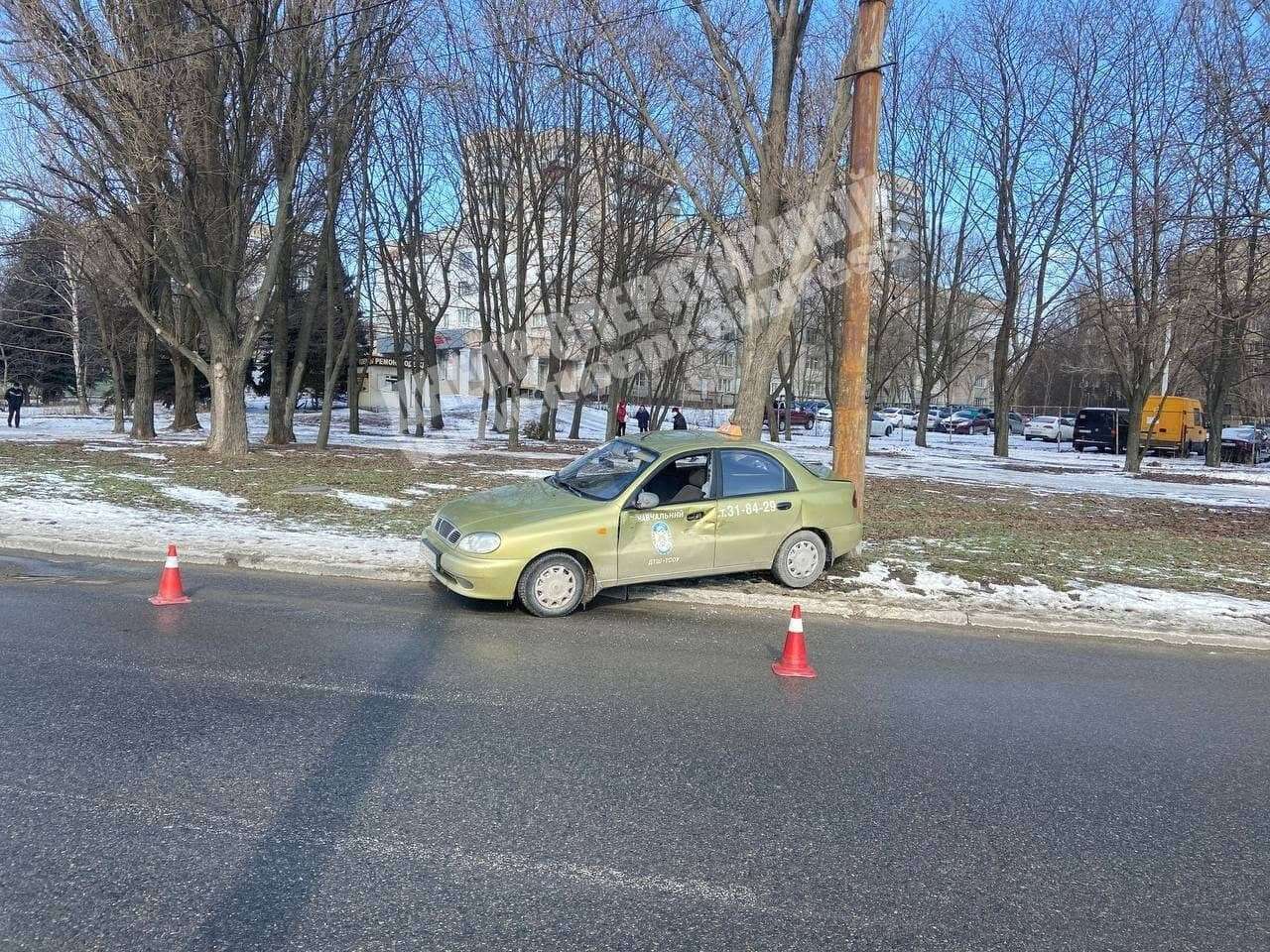 В Днепре ученик автошколы на автомобиле Daewoo врезался в КамАЗ