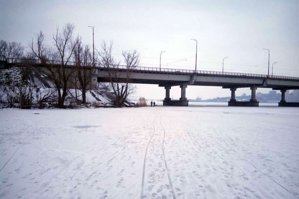 В Днепре дети гуляли по льду 21 февраля