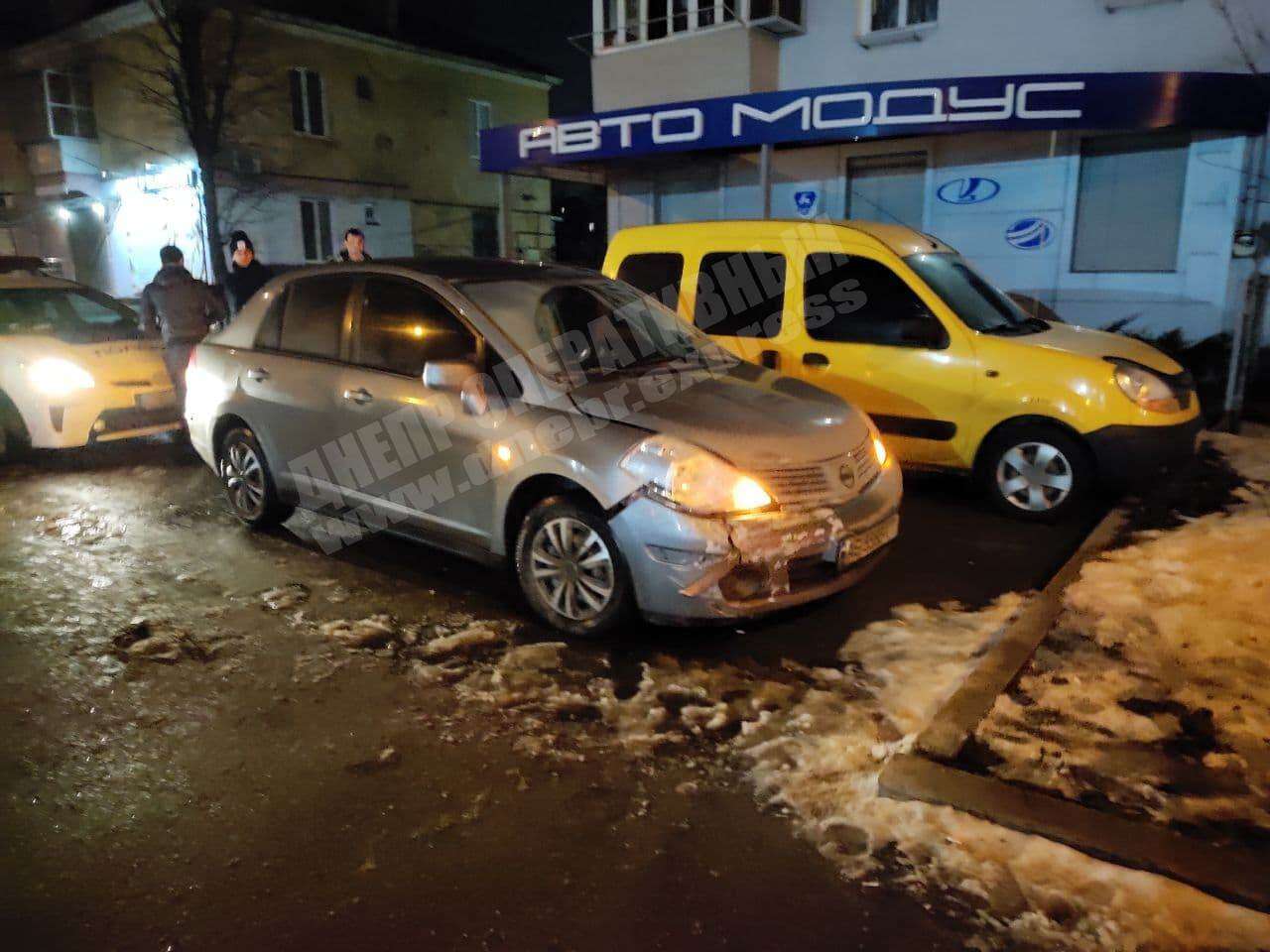 В Днепре на Калиновой такси Bolt столкнулось с Nissan. Новости Днепра