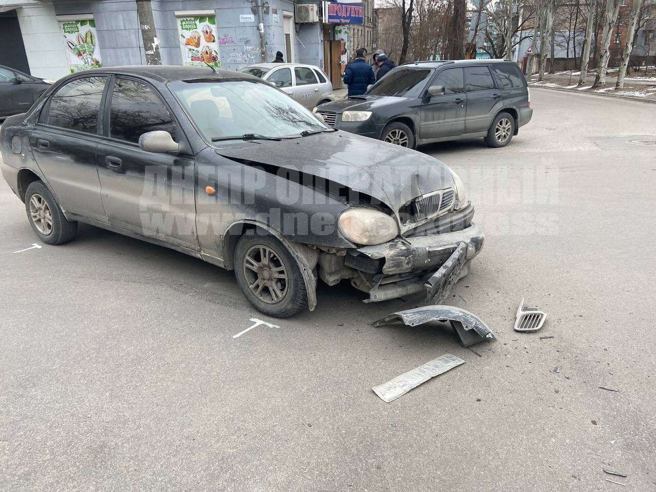 В Днепре на улице Ивана Акинфиева жестко столкнулись Daewoo и Ford. Новости Днепра