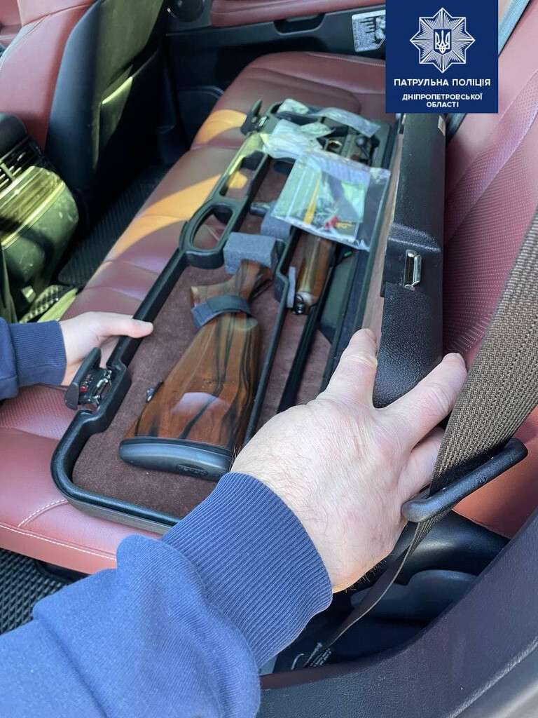 В Днепре у водителя автомобиля обнаружили арсенал оружия. Новости Днепра