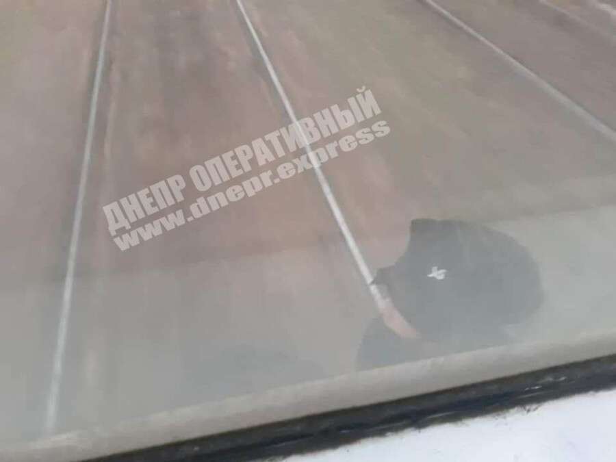 В центре Днепра школьники катались, зацепившись за трамвай