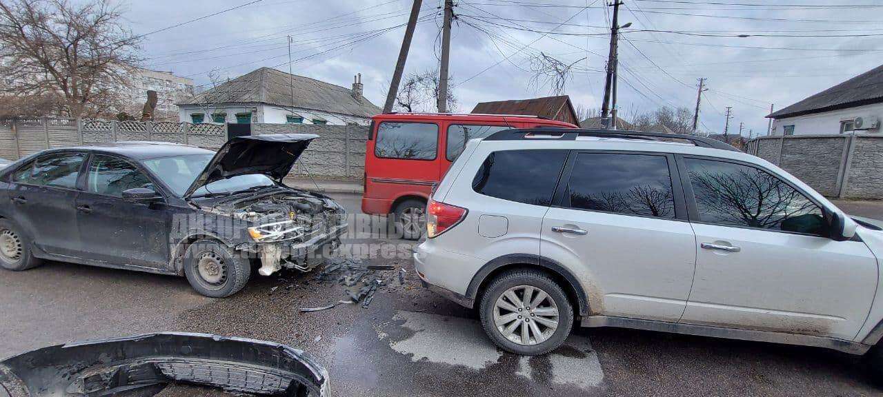 В Днепре на Янтарной Subaru "влетел" в Volkswagen. Новости Днепра 