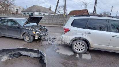 В Днепре на Янтарной Subaru "влетел" в Volkswagen