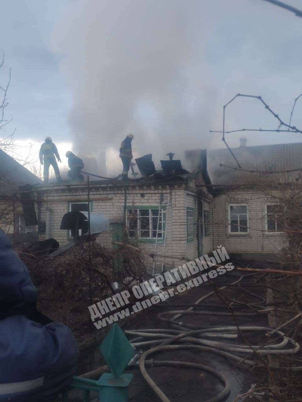 В Днепре на улице Казахстанской молодой парень устроил пожар в собственном доме. Новости Днепра