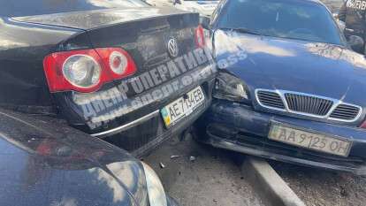 В Днепре на Байкальской в ДТП попали четыре автомобиля