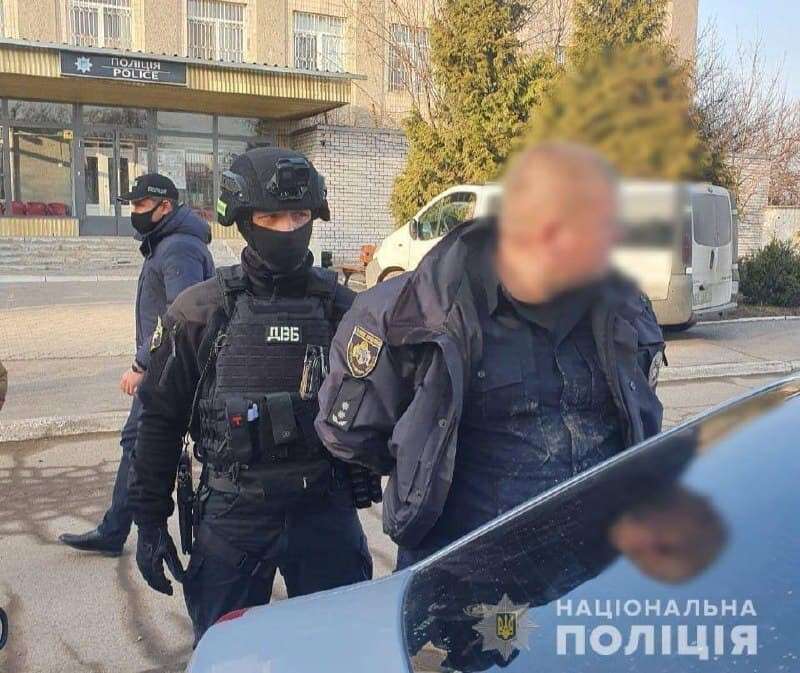 На Днепропетровщине задержали полицейского