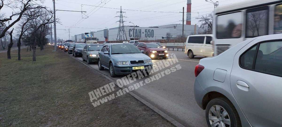 Таксисты Днепра устроили пикет