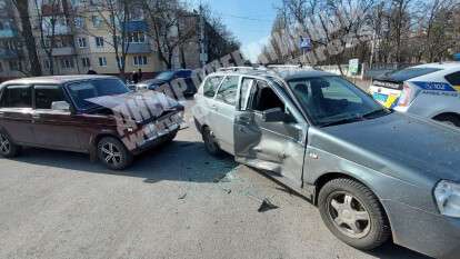 В Днепре на Батумской столкнулись Lada и Жигули