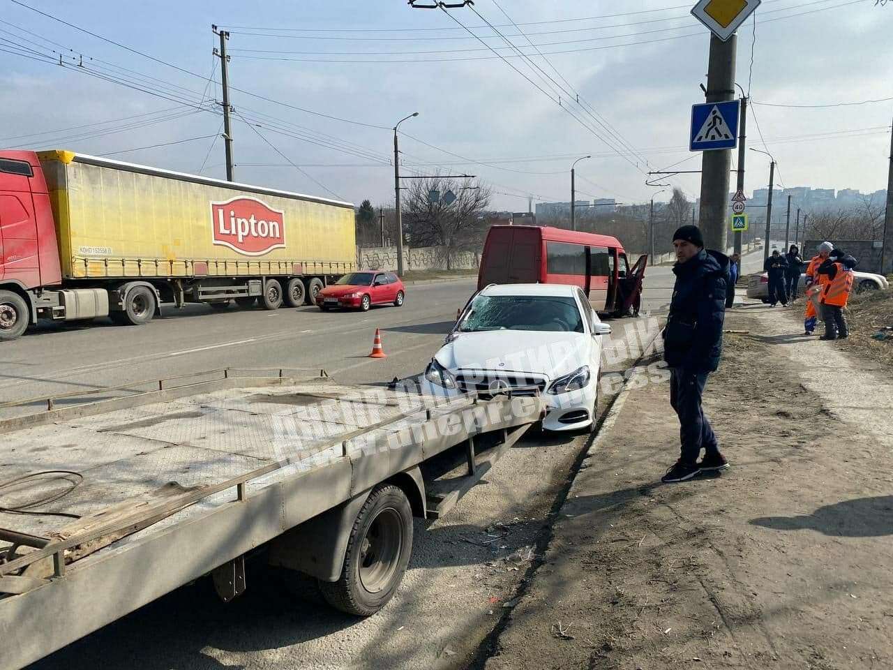 Днепр ДТП на Гальченко микроавтобус и Мерс2