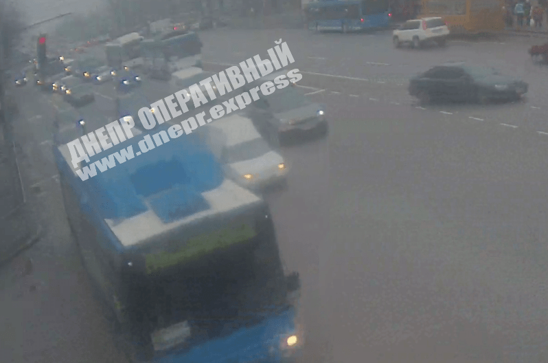 В Днепре на Слобожанском проспекте Chevrolet сбил мужчину