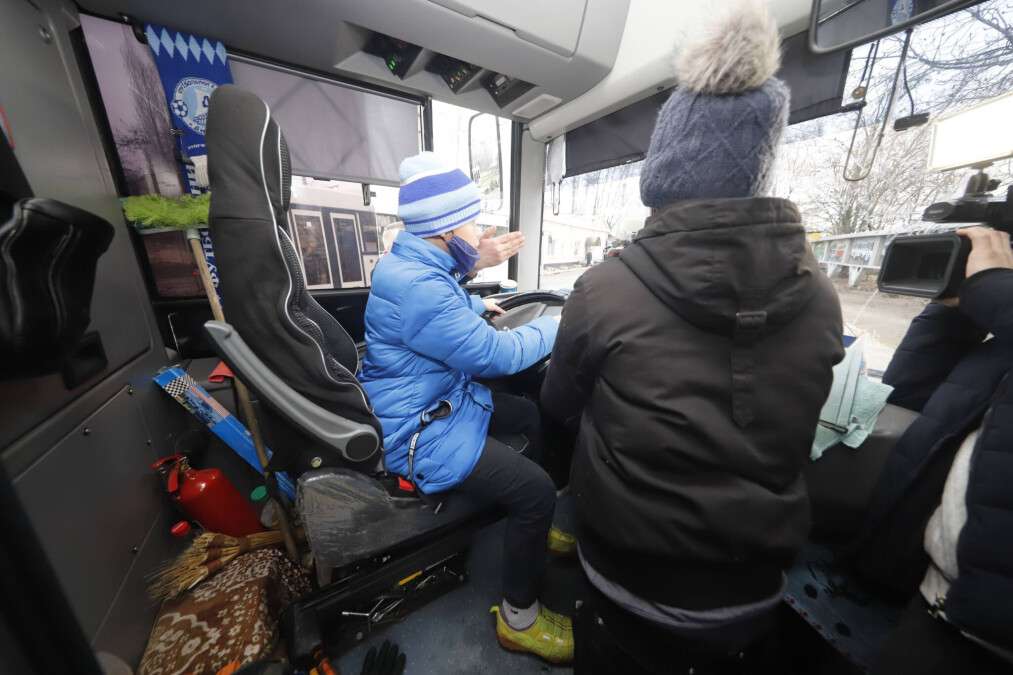 Днепр дети в троллейбусном депо2