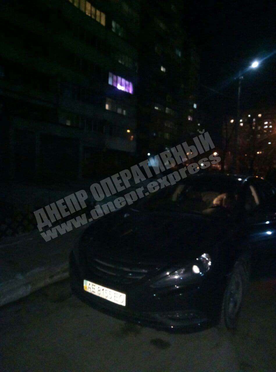 В Днепре на улице Надежды Алексеенко неизвестный автомобиль устроил ДТП и скрылся. Новости Днепра