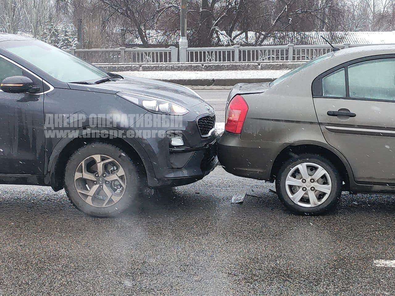 В Днепре на Слобожанском проспекте столкнулись три автомобиля.Новости Днепра