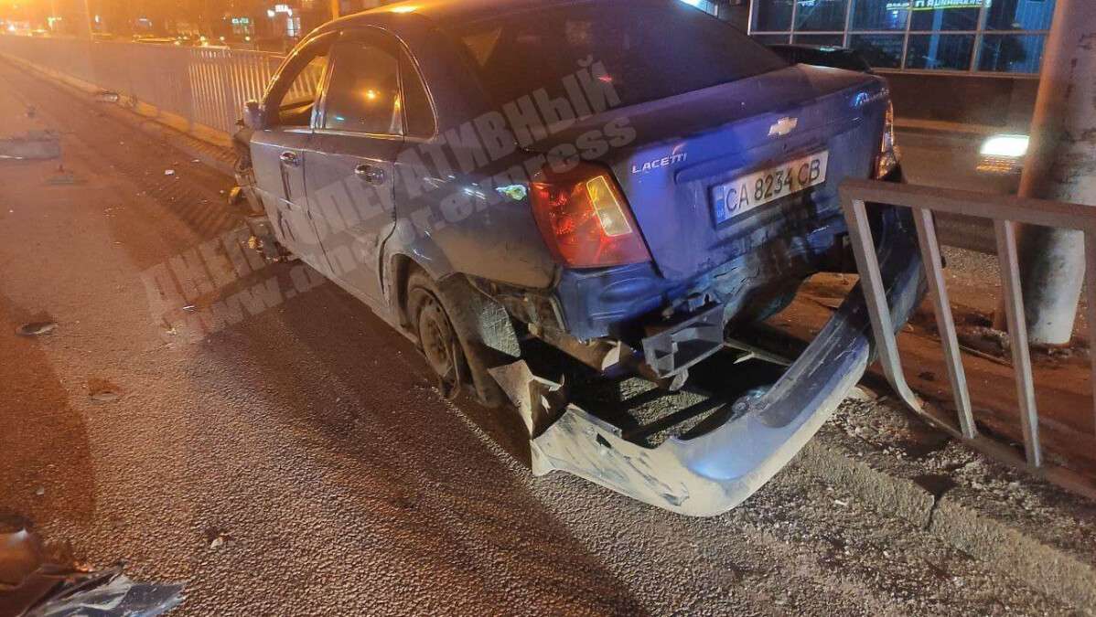 В Днепре на Слобожанском проспекте Honda на скорости врезалась в Chevrolet