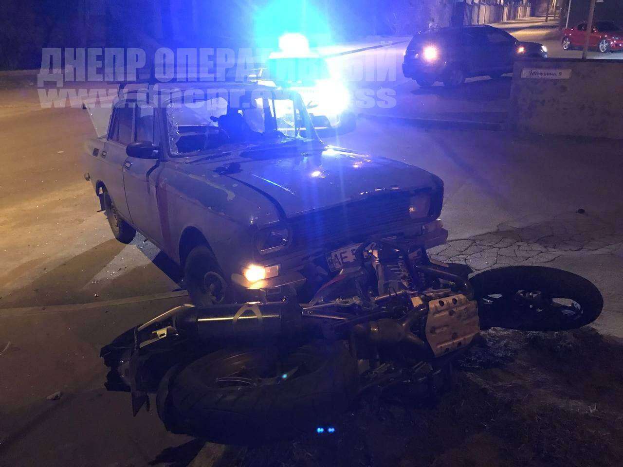 В Днепре на улице Мичурина мотоцикл врезался в Москвич. Новости Днепра