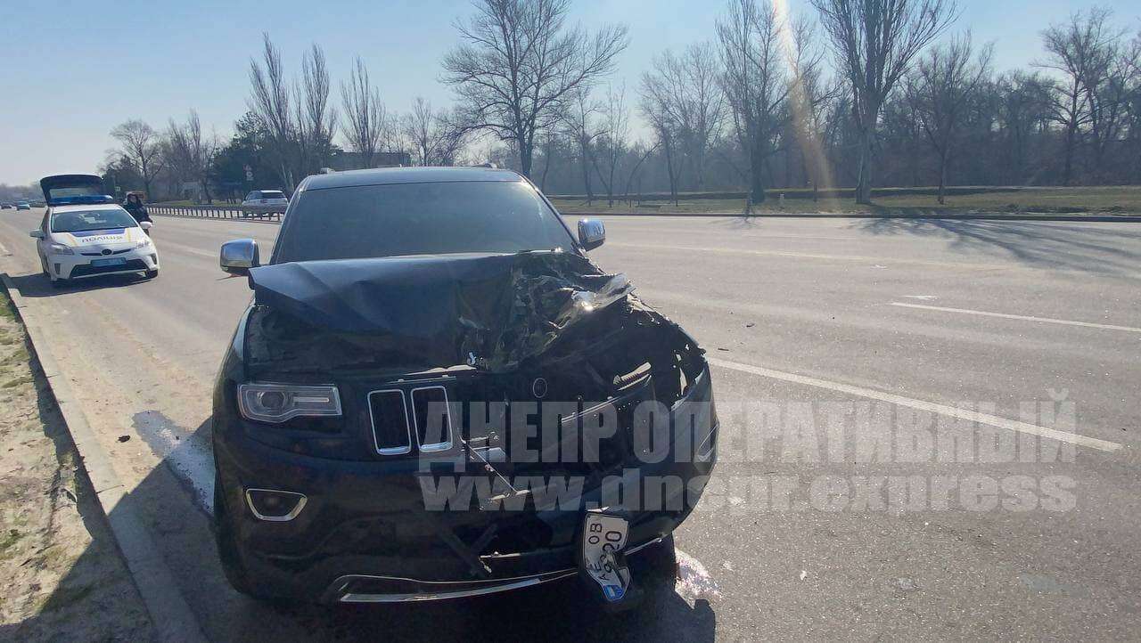 В Днепре на Малиновского Jeep столкнулся с автокраном. Новости Днепра