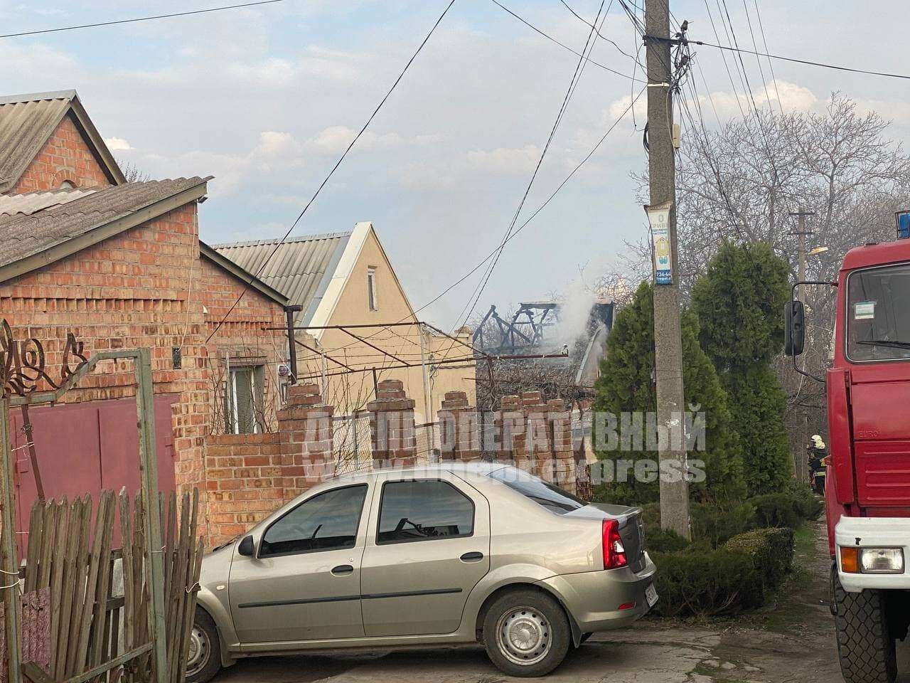 В Днепре на улице Винницкой вспыхнул частный дом. Новости Днепра