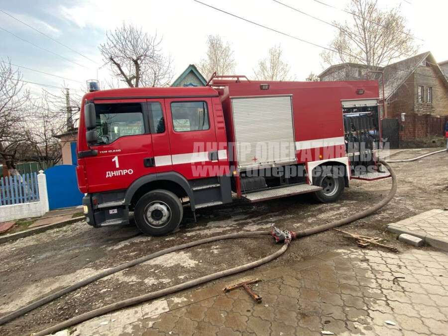 В Днепре на улице Винницкой вспыхнул частный дом