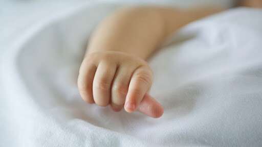 В Кривом Роге женщина насмерть придавила новорожденную дочь во сне