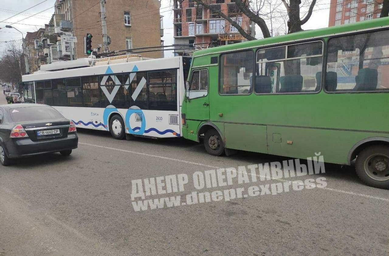 ДТП на Пушкина маршрутка троллейбус
