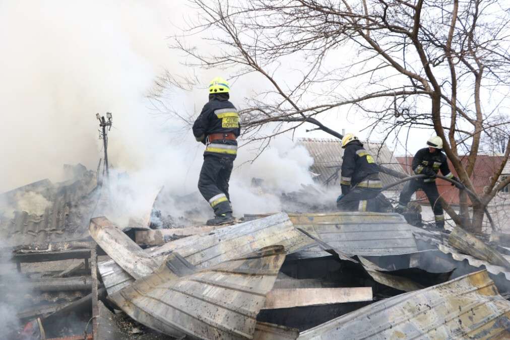 В Днепре на улице Валдайской горел частный дом площадью 100 квадратных метров
