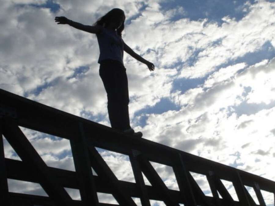 В Днепре на Слобожанском проспекте девушка хотела прыгнуть с моста