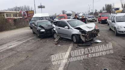 Возле Днепра столкнулись Audi, Daewoo Lanos и Chevrolet