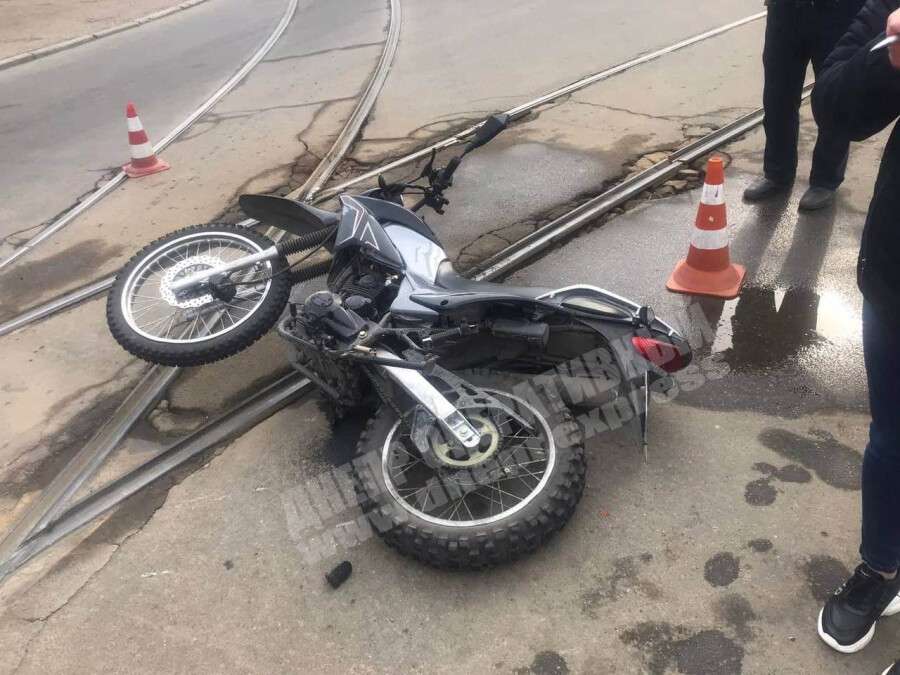 В Днепре на Княгини Ольги Daewoo Lanos столкнулся с мотоциклом