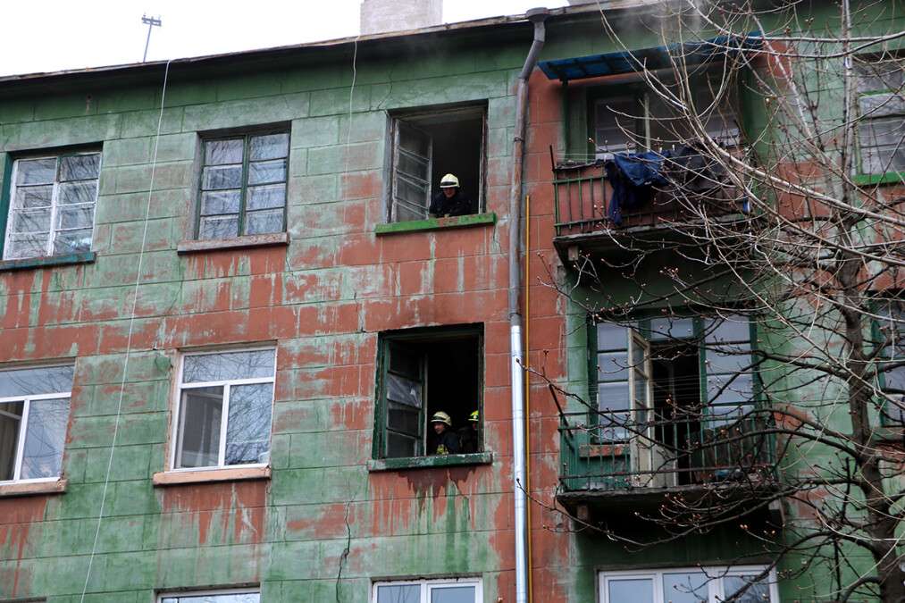 В Днепре на улице Орловской во время пожара в многоэтажке пострадал мужчина