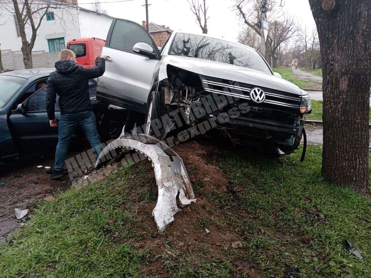 В Днепре на Нестерова Volkswagen столкнулся с Daewoo. Новости Днепра 