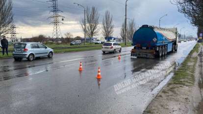 В Днепре на Донецком шоссе произошло два ДТП с участием грузовиков и легковушек