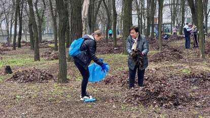 сквер Клюева субботник