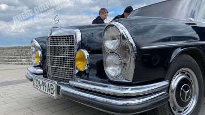 В Днепре на Фестивальном причале прошел автопробег на ретро-машинах. Новости Днепра