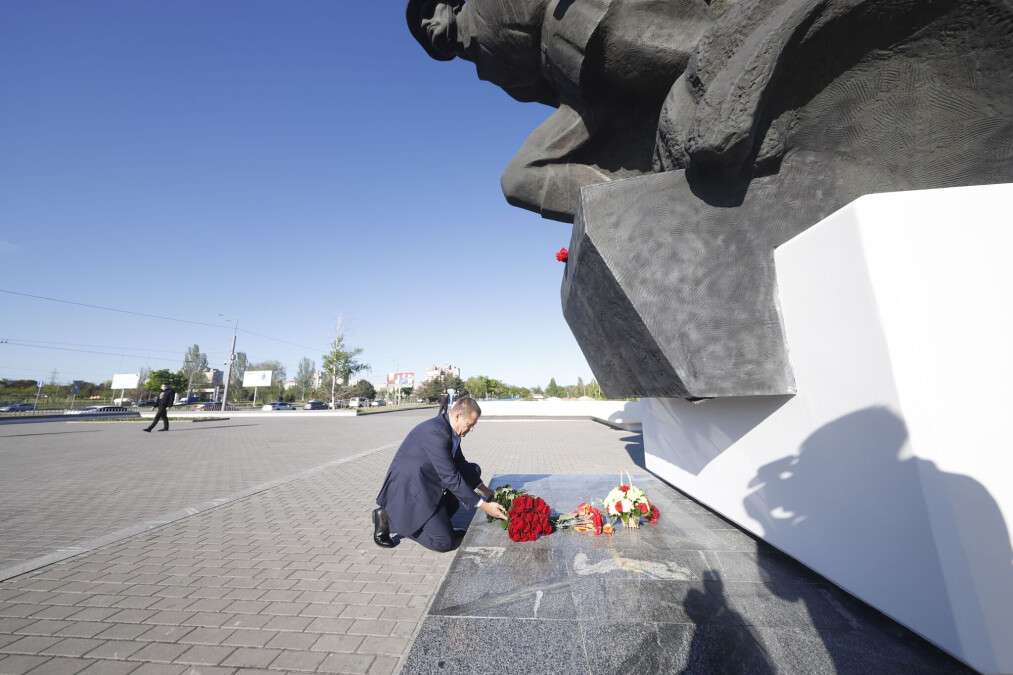 Борис Филатов почтил память защитников