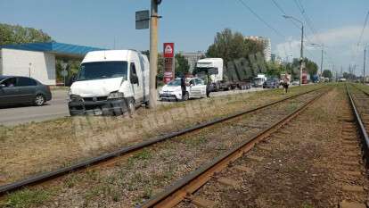 В Днепре на Донецком шоссе произошло тройное ДТП